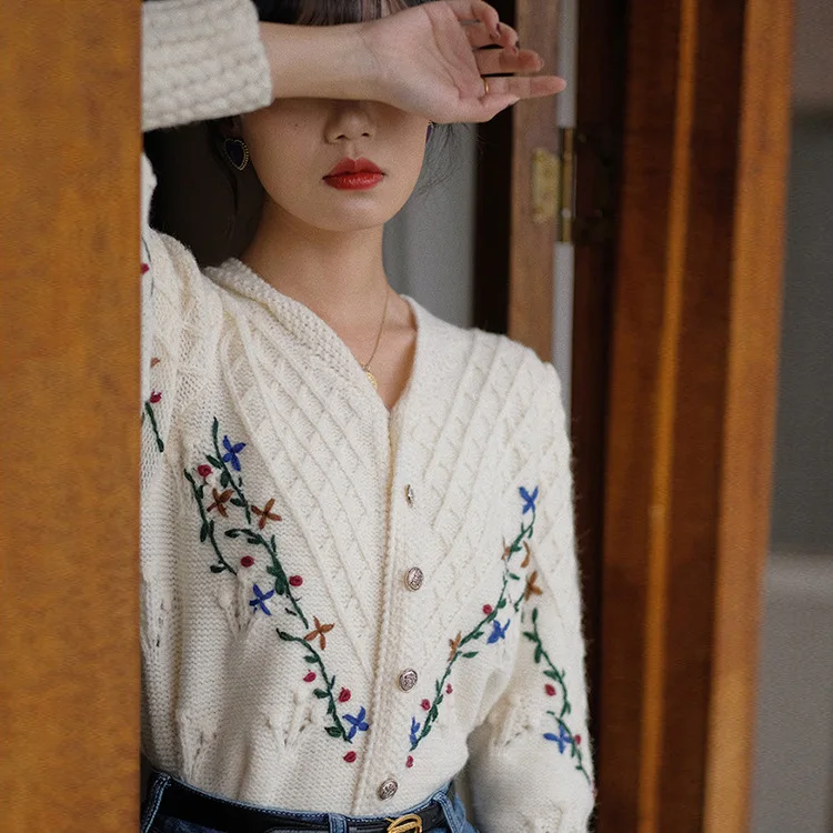 

Embroidered Hook Flower Vintage Sweater Small Coat Women's Thin 2023 Spring and Autumn New Style French Knitted Cardigan