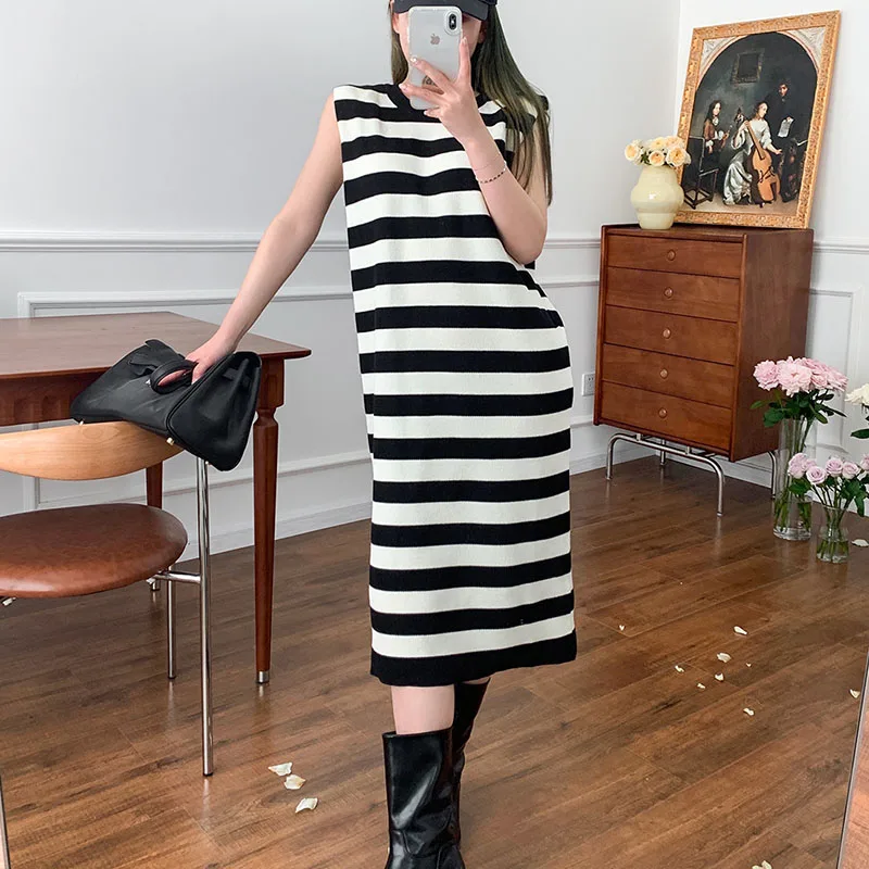 

2024 Spring/Summer New Product Women's Straight Line Silhouette Stripe Dress Elegance