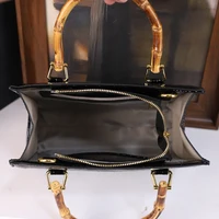 Nouveau Sac à Main 2025 pour Femme d'Âge Moyen à Motif Crocodile, Sac à Main Haut de Gamme avec Poignée en Bambou Véritable, Sac Bandoulière Unique 5