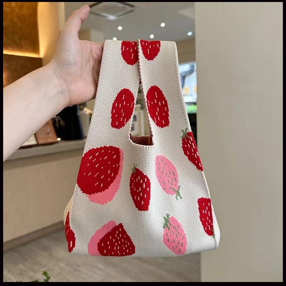 

Handmade Knit Handbag Strawberry Pattern Women Mini Knot Wrist-Bag Female Casual Color Tote Bag Student Reusable Shopping Bag