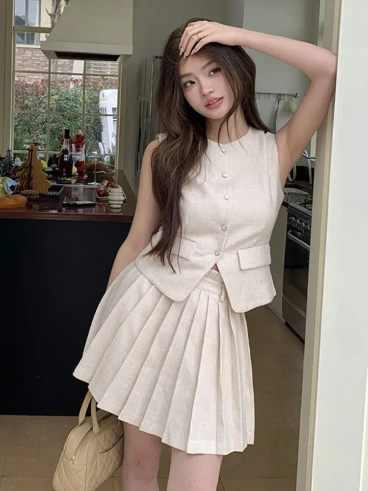 Рисунок 5 - Женский плиссированный костюм с юбкой