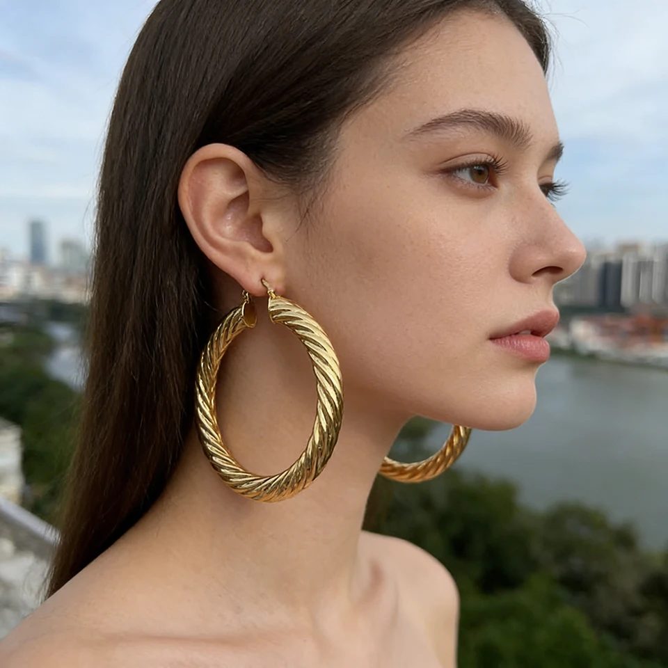 Orecchini a cerchio classici in oro giallo massiccio 18k (spessore 4 mm/1 pollice), orecchini a cerchio grandi, spessi, alla moda, con finitura liscia ed eleganti, in oro massiccio, per donna - Italia