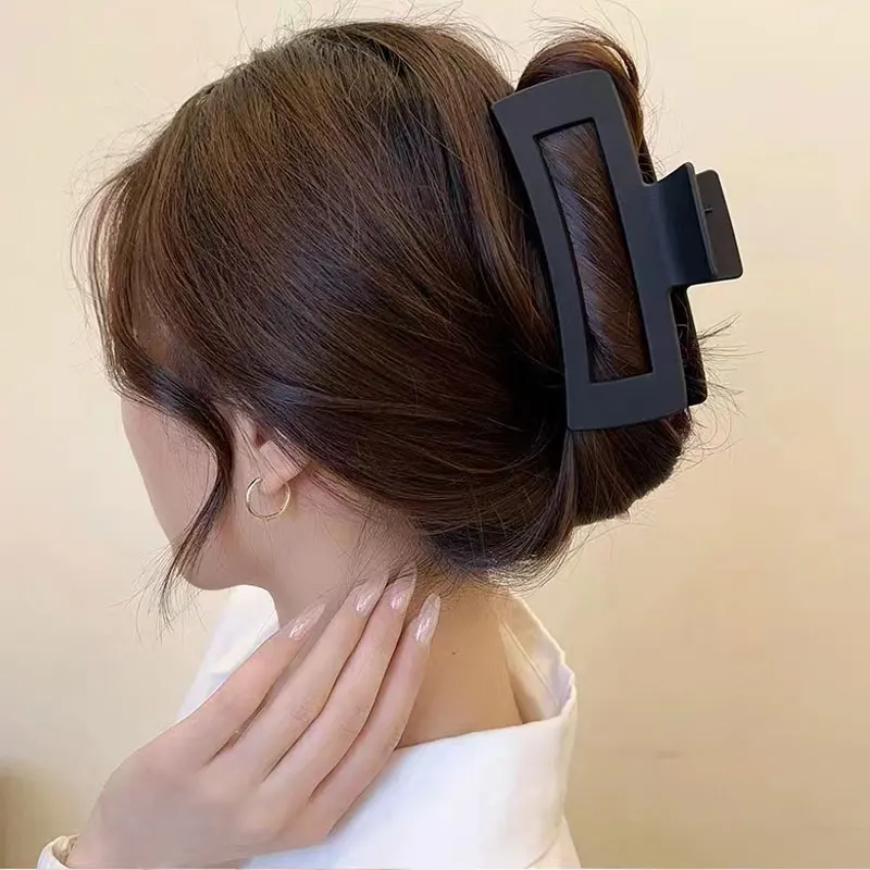 

Women's Large Black Hair Clip Fashion French Elegant Hairgrips Korean Letter Hair Claw Clips Girls Hairpins Hair Accessories