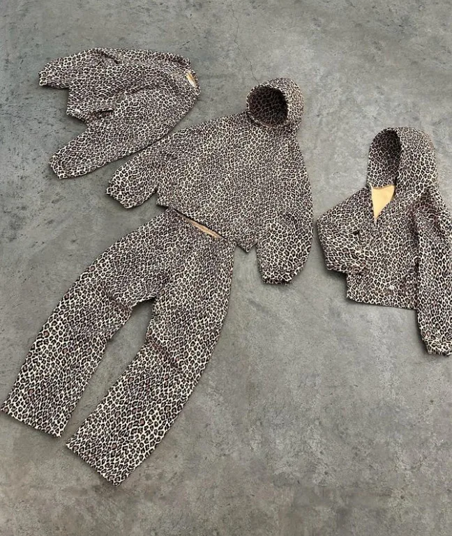Y2K Leopard Print Hoodie – Unisex Harajuku Hip Hop Style Zip-Up Pullover Sweatshirt for Couples