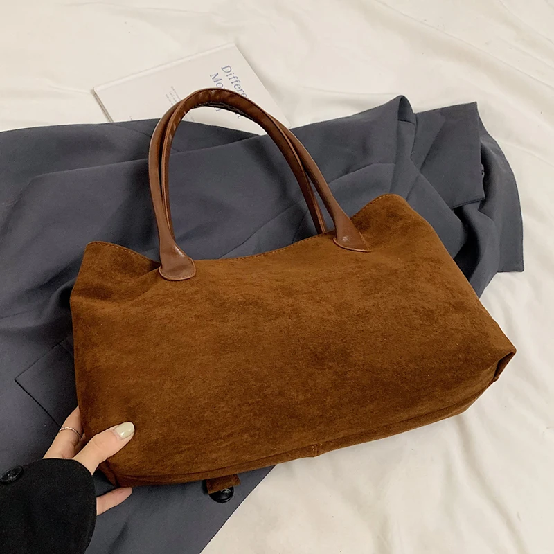 Stylish Retro Large Capacity Shoulder Bag in Classic Minimalist Design