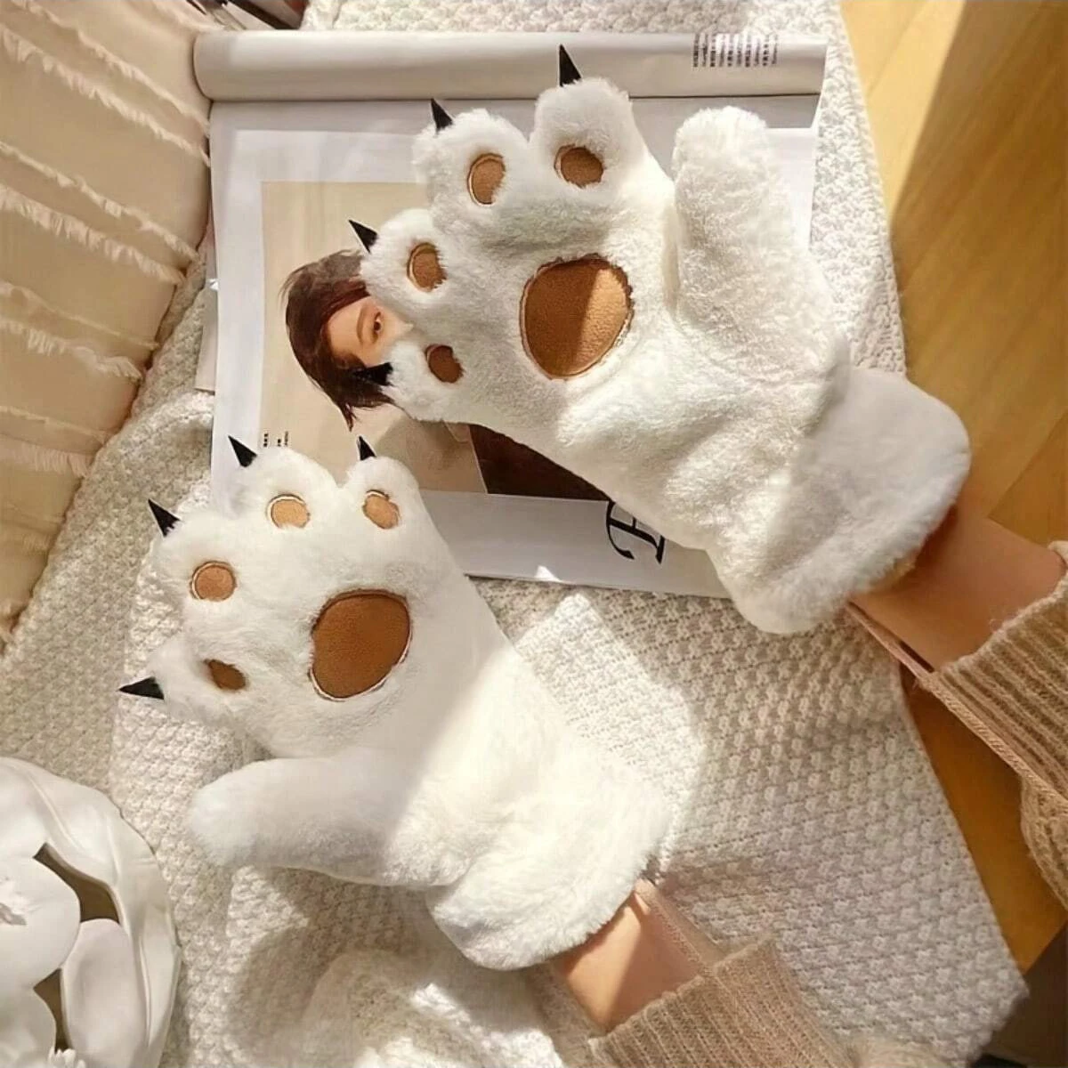 1pair Bear claw gloves padded and thickened to prevent cold and keep warm