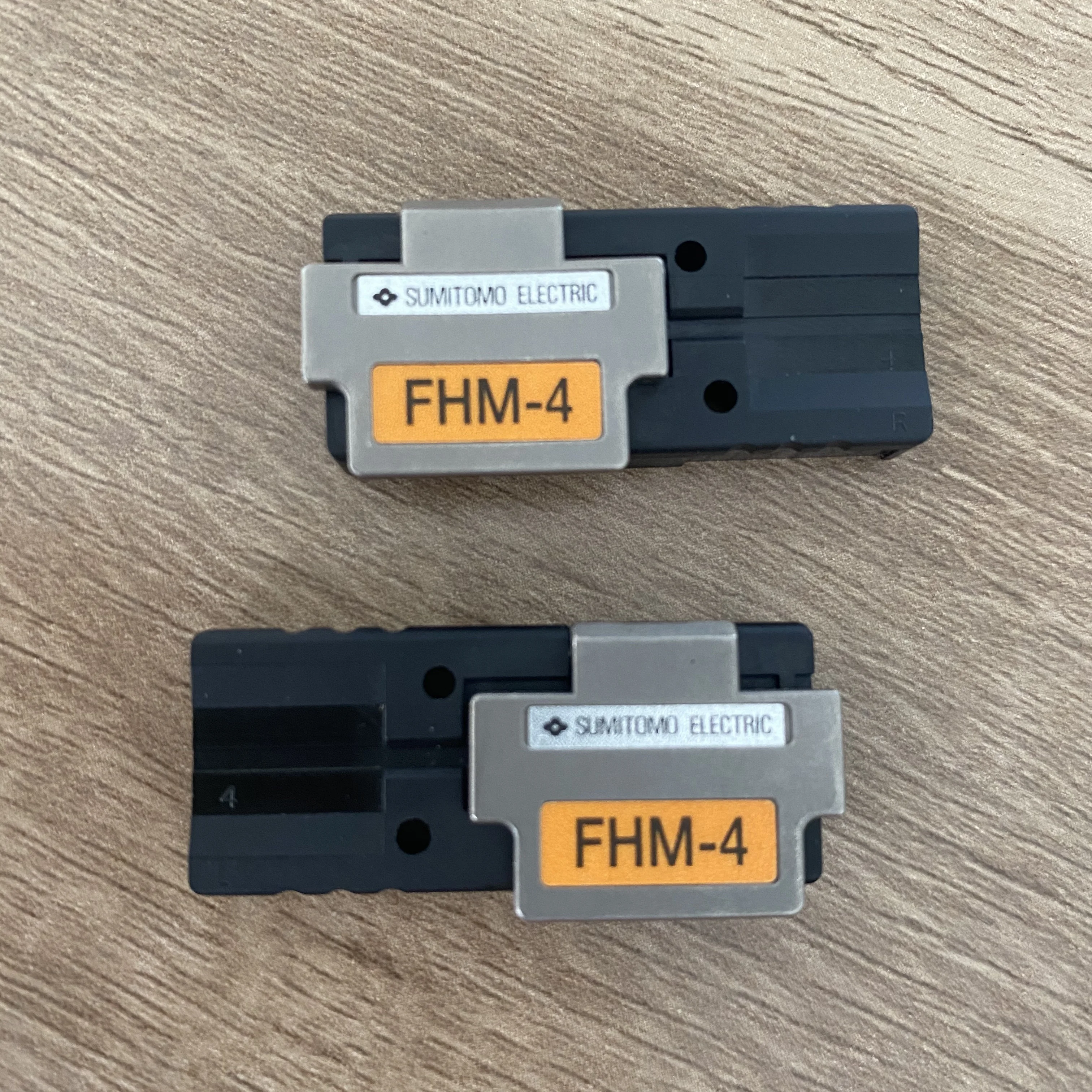 Original Sumitomo FHM-4 Optical Fiber Fusion Splicer Bracket FTTH Fusion Splicer Ribbon Clamp 4-core Optical Fiber Clamp
