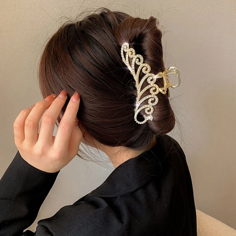 

New Women Metal Hair Claw Large Metal Shiny Rhinestone Pearl Catch Hair Clips Fishtail Bead Hairpin Shark Clip Hair Accessories