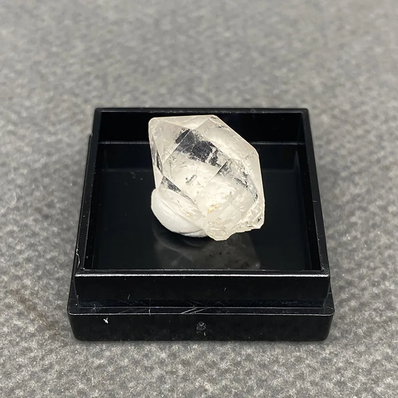 100% natural  crystal diamond gemstone+Box size:27*27*25mm