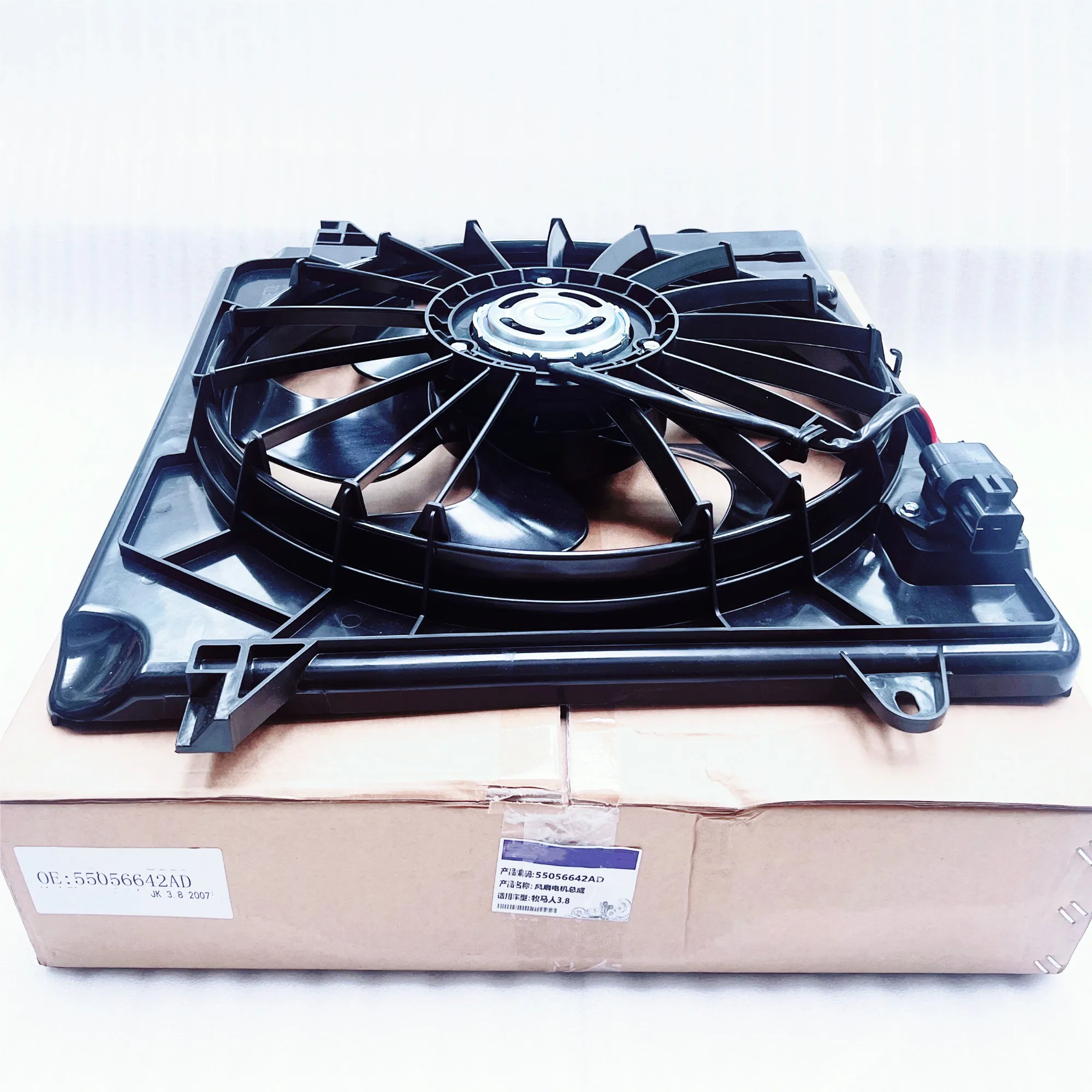 

Вентилятор радиатора в сборе 55056642AD подходит для Jeep Wrangler 3.8L, 2007-2011