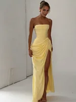 Robe plissée élégante sans bretelles jaune pour femme, chic, sans manches, cintrée à la taille, fendue, longue, pour soirée, collection 2026 2