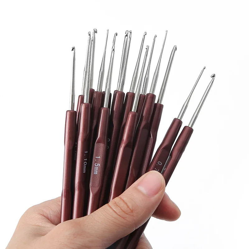 4 Crochet Hooks Needles Steel 1 mm 1.5 mm 2 mm 2.5 mm All in a Pack - NEW 4 Crochet Hooks Needles Steel 1 mm 1.5 mm 2 mm 2.5 mm All in a Pack - NEW