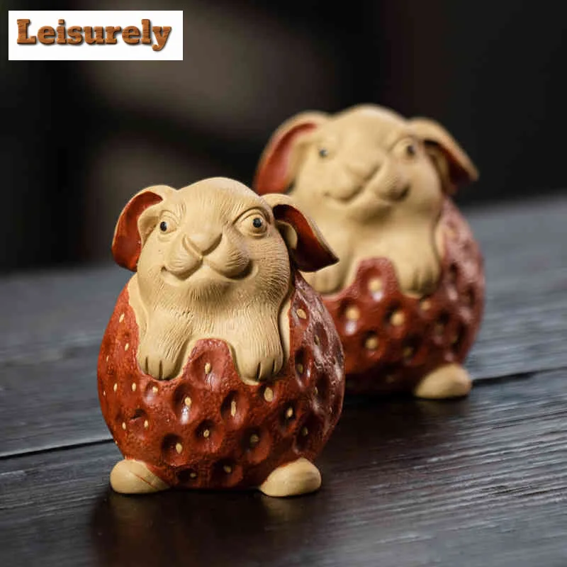 Yixing Zisha Zodiac Strawberry Rabbit Tea Pet Luxury Tea Sculpture Tea Figurine Play Toys Tea Statue Ornaments Cha Accessories