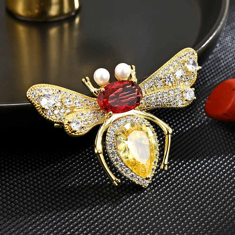 

Sweet Little Bee Brooch Pin Women's Zircon Elegant Temperament Animal Pin and Brooch Suit Coat Accessories Pins Corsage Jewelry