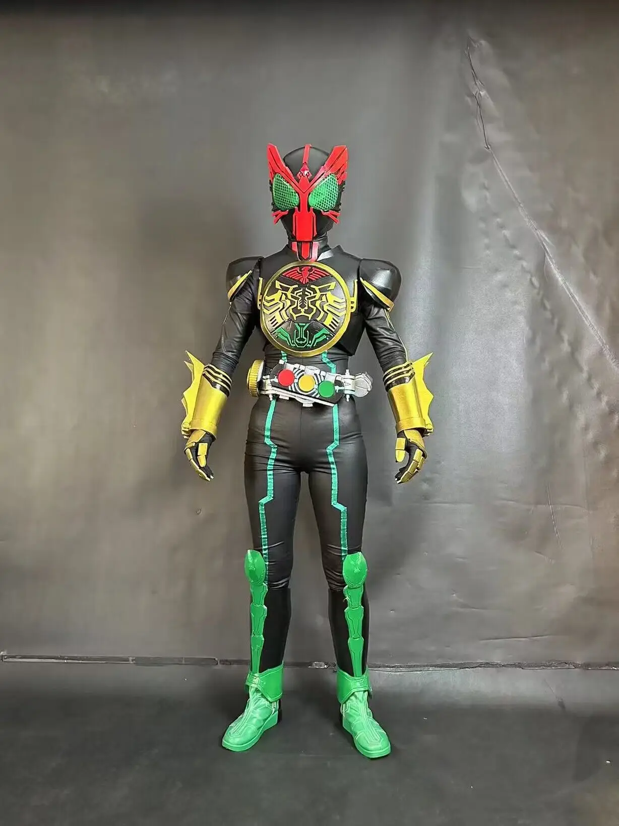 

Роскошный клубный рыцарский доспех, костюм для косплея на Хэллоуин и вечеринку, Мужская одежда для ТВ-шоу на заказ