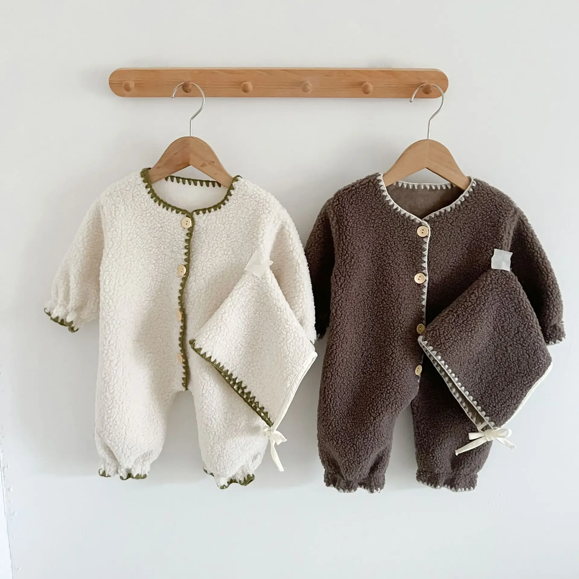 Stylish Fleece-Lined Baby Jumpsuit Autumn/Winter Newborn Boys And Girls Overalls Long Crawling Romper For Infants baby clothes