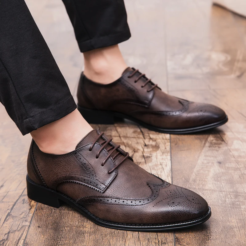 Lace-up casual leather shoes Men's wedding carved Brogues men's formal business pointed shoes Groom's leather