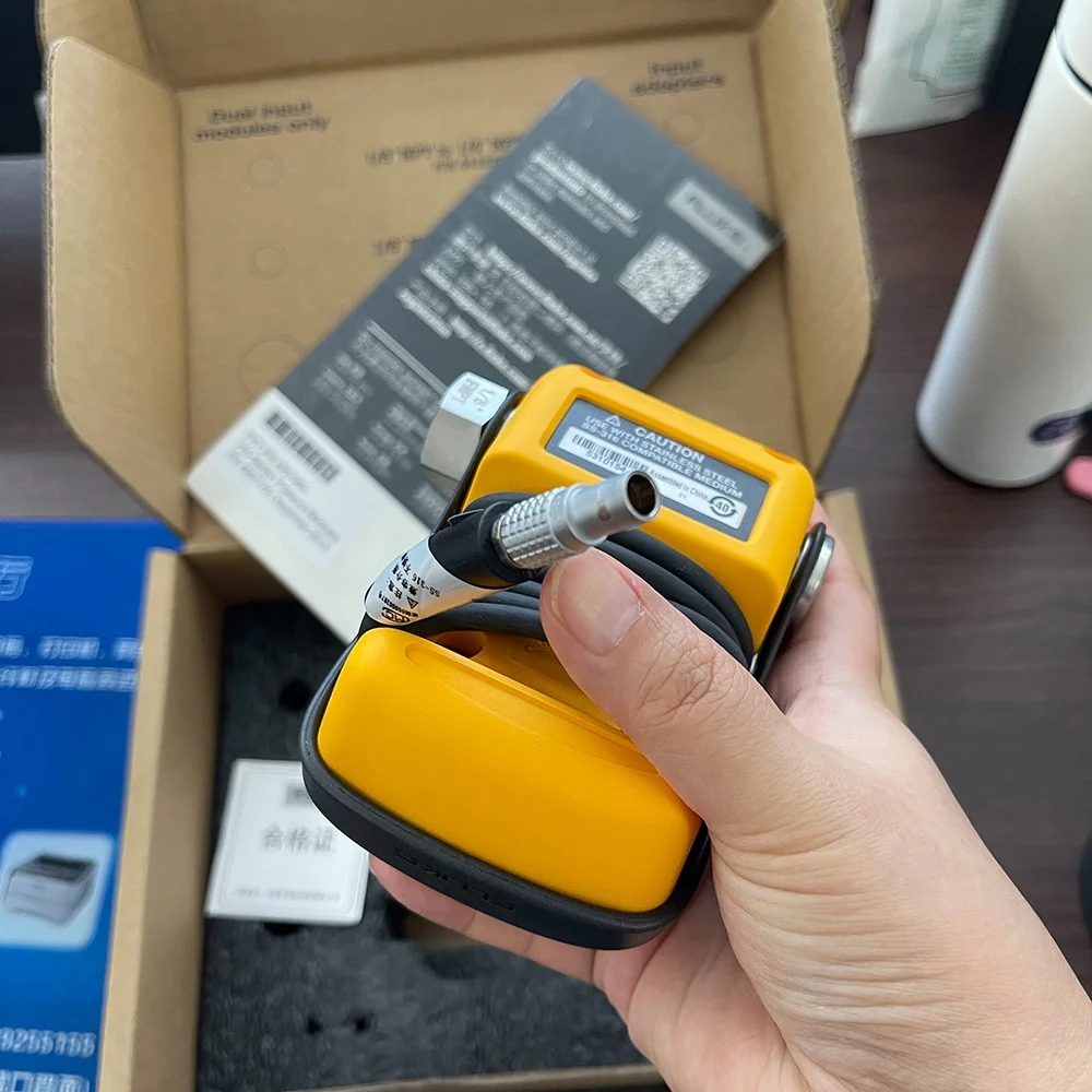 Flukers 750P Series Pressure Modules Flukers 750P08/Pressure Modules/Calibrator measures pressure