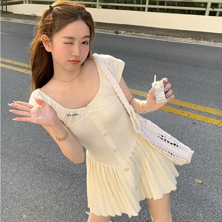 

French Knitted Dress for Women's Summer Niche Sweet Temperament Slimming Dress Knit A-line Mini Short Sleeved Pleated Dress