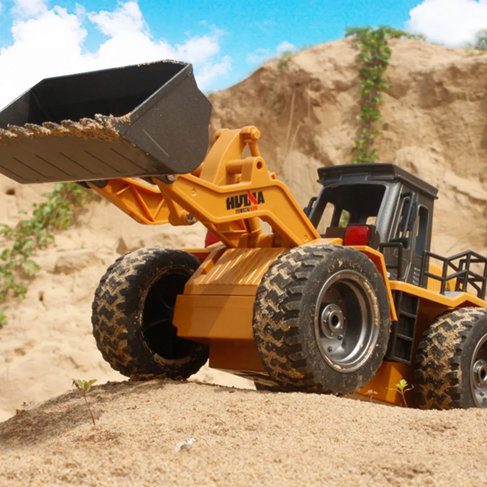 Huina 1532 RC Tractor Shovel Toy Rc Forklift Truck 1:18 Engineering Car Toy Toys for Children Boy Toys Bulldozer Tractor Model 5