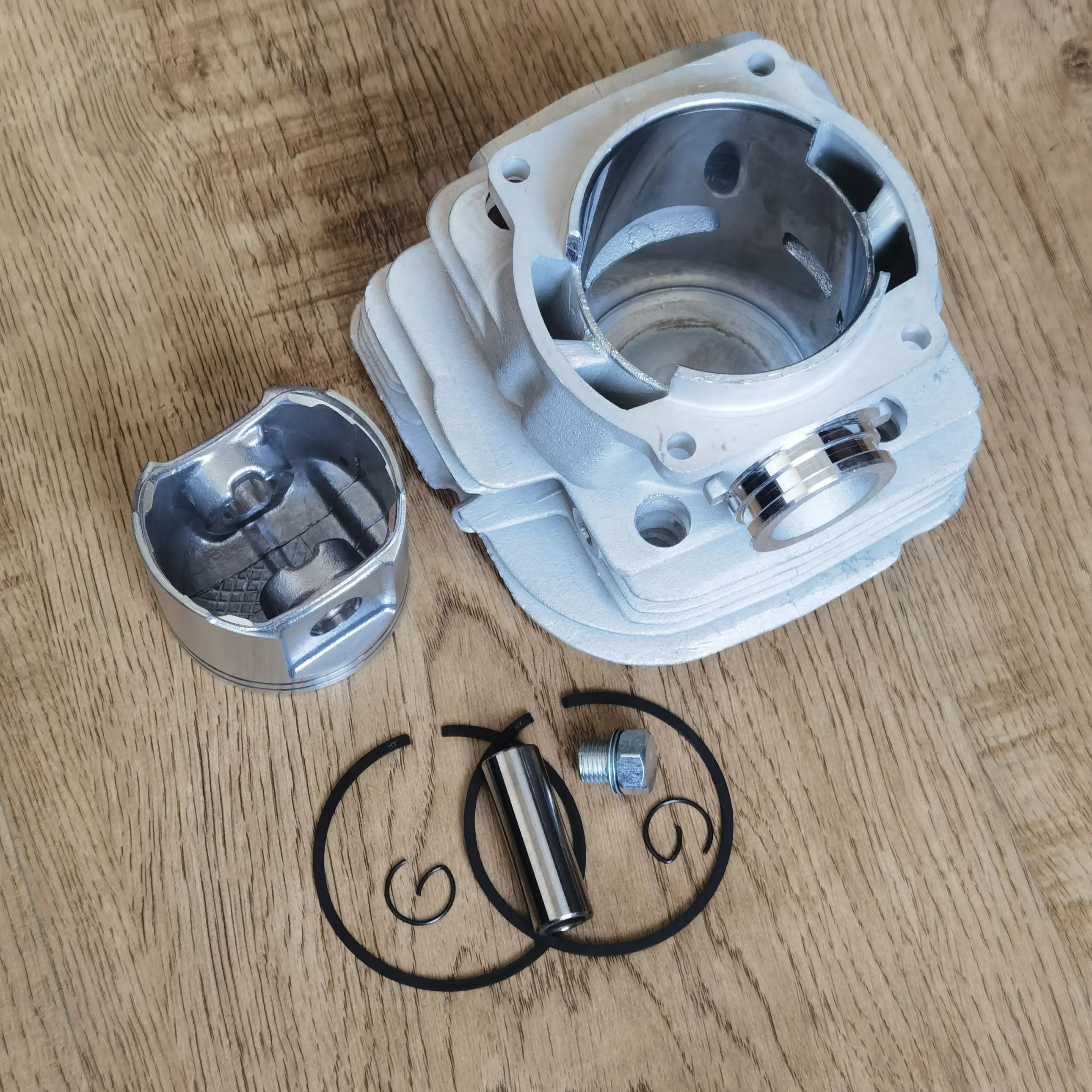 Meteor Cylinder Piston Kit For Husqvarna 390/385 & Jonsered 2188/2186 – Nikasil Coated