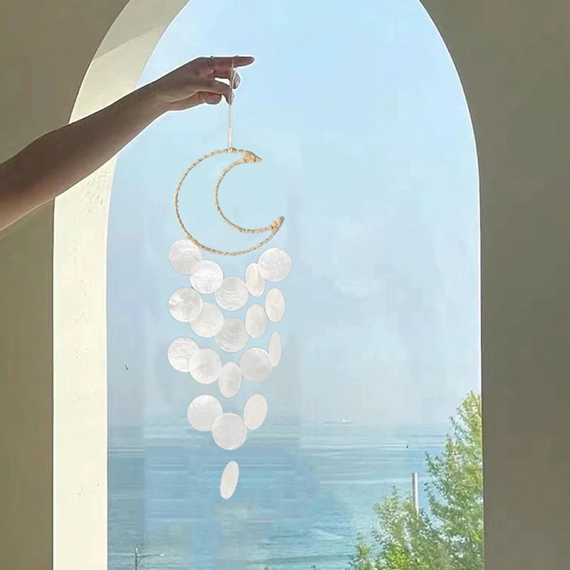 

Colored Natural Shell Wind Chime Moon Shell Aeolian Bells Dream Catchers Dream Window Sill Balcony Decoration Simple Photography