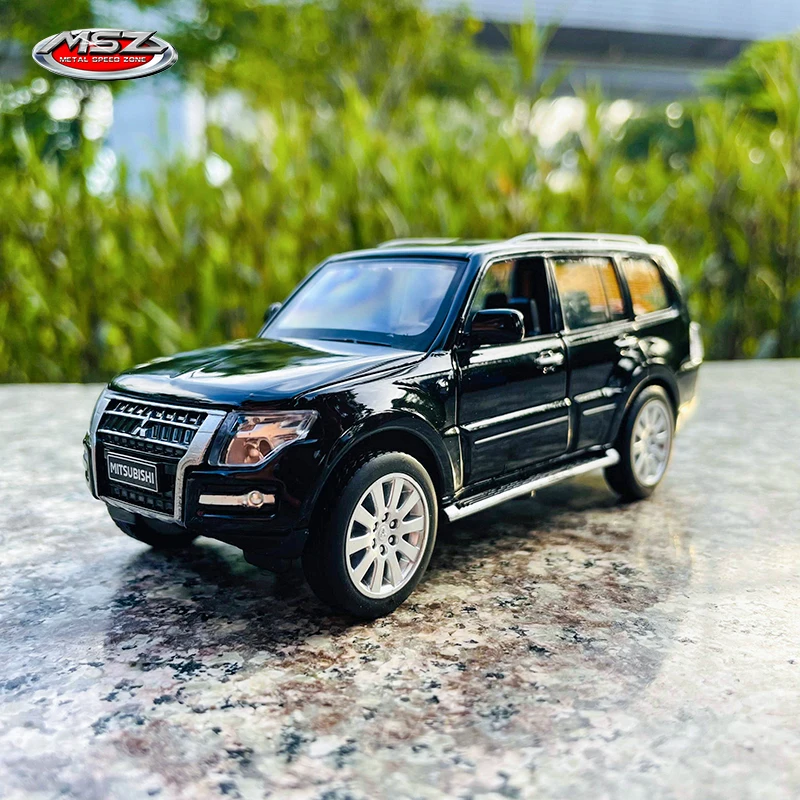 MSZ 1:33 Mitsubishi Pajero 4WD Turbo alloy car model children's toy car die-casting with sound and light pull back function