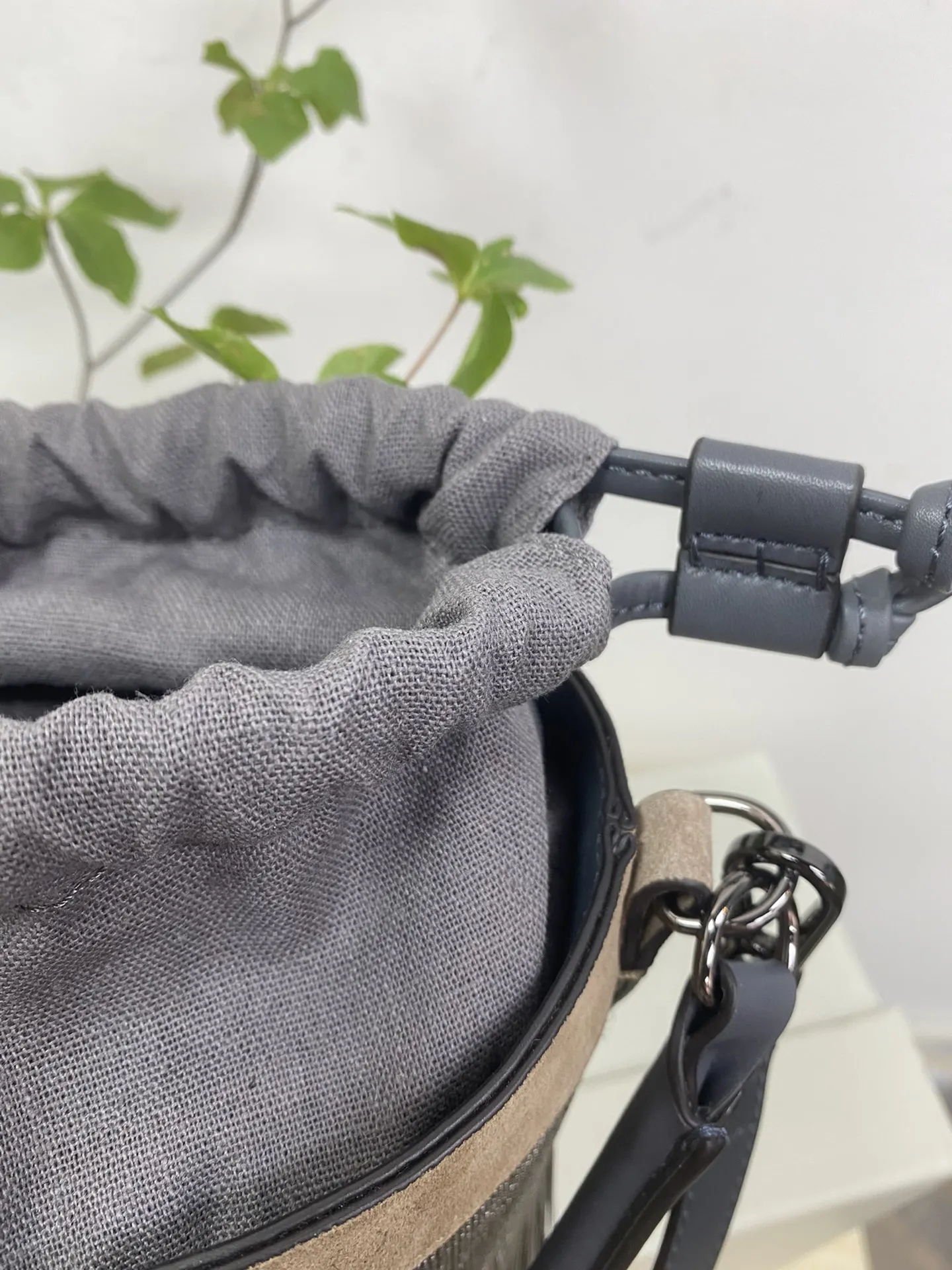 Рисунок 6 - Высококачественные женские сумки