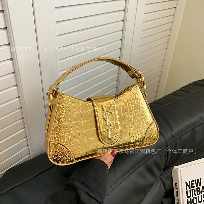 حقيبة كتف صغيرة منقوشة بملمس الحجر 2025