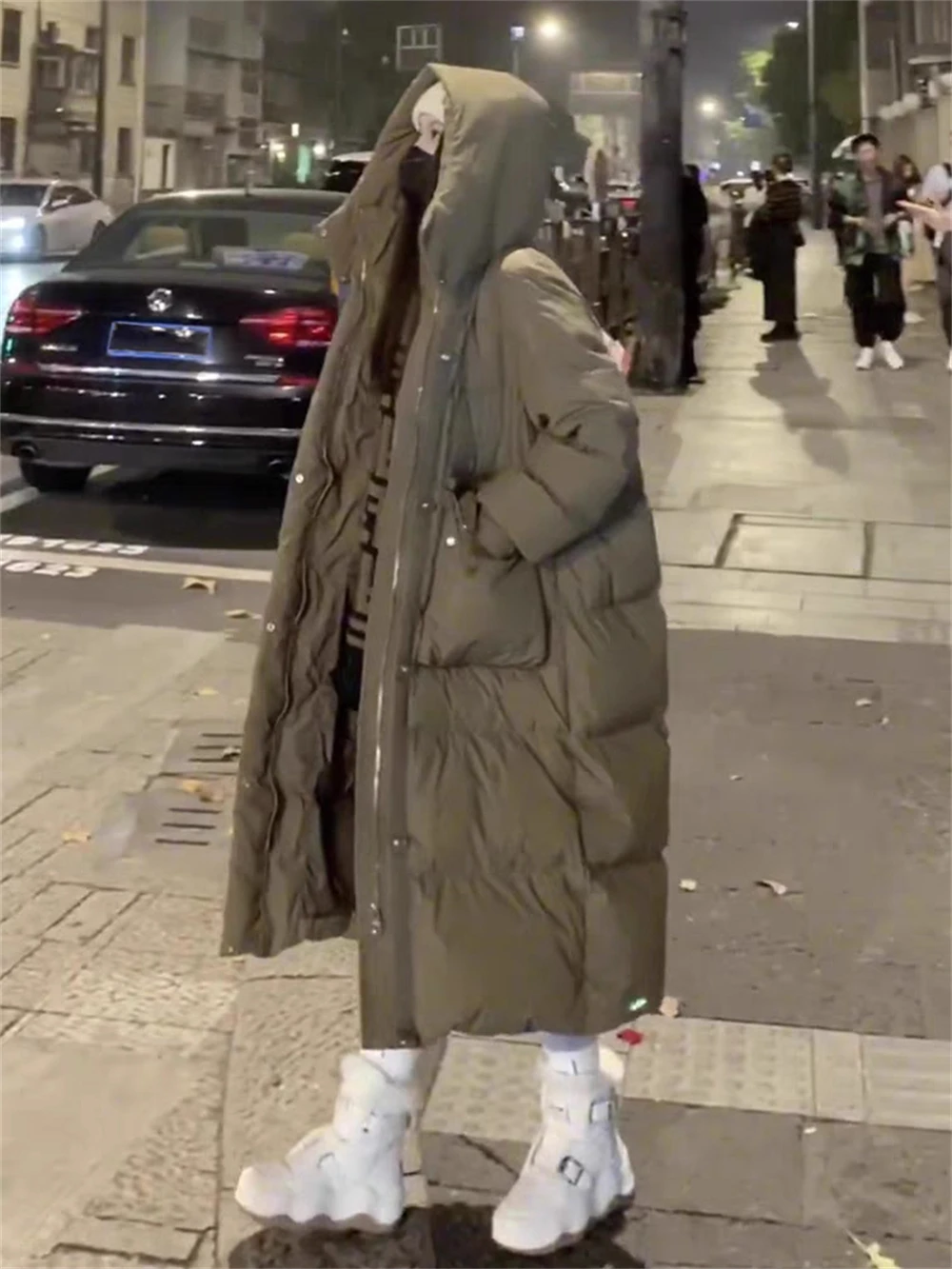 Design Style Chinese Trend Hooded Down Jacket for Women's Winter Wear New Loose Knee Length 90 White Duck Down Jacket 2023