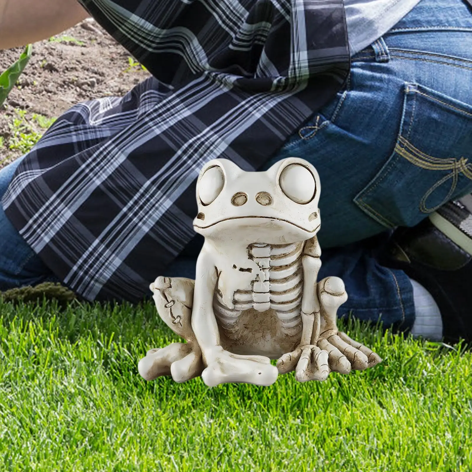 Frog Sculpture Halloween Gift Resin Animal Statue Desktop Ornament Frog Skeleton Decoration for Office Indoor Desk Patio Party