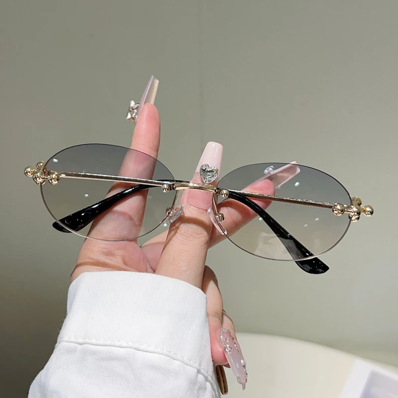 KAMMPT بدون شفة البيضاوي النظارات الشمسية النساء 2025 جديد في الموضة خمر ديكور ظلال العلامة التجارية العصرية مصمم التدرج نظارات شمسية غير رسمية