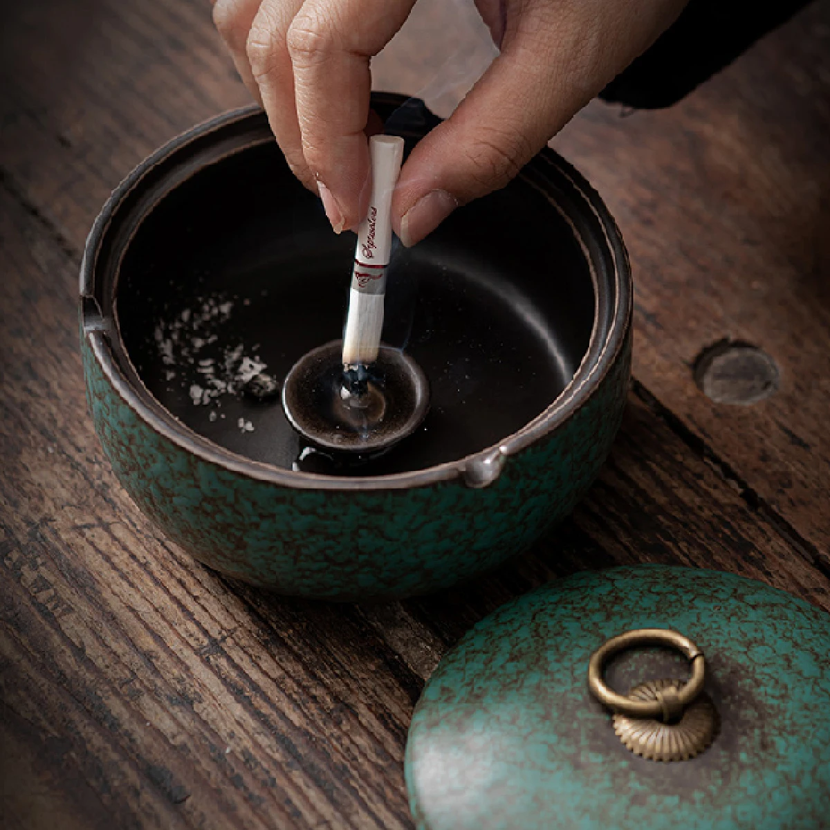 Creative covered ashtray, retro personalized ceramic ashtray, home living room office windproof extinguishing ashtray 3