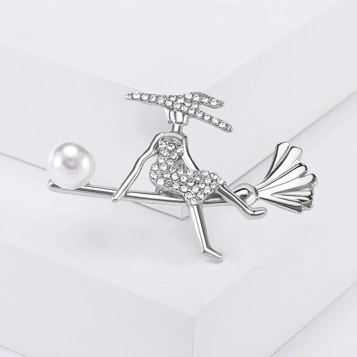 Trendy Rhinestone Magic Witch Brooches for Women Unisex Broom Girl Pins Event Party Decoration Clothes Accessories