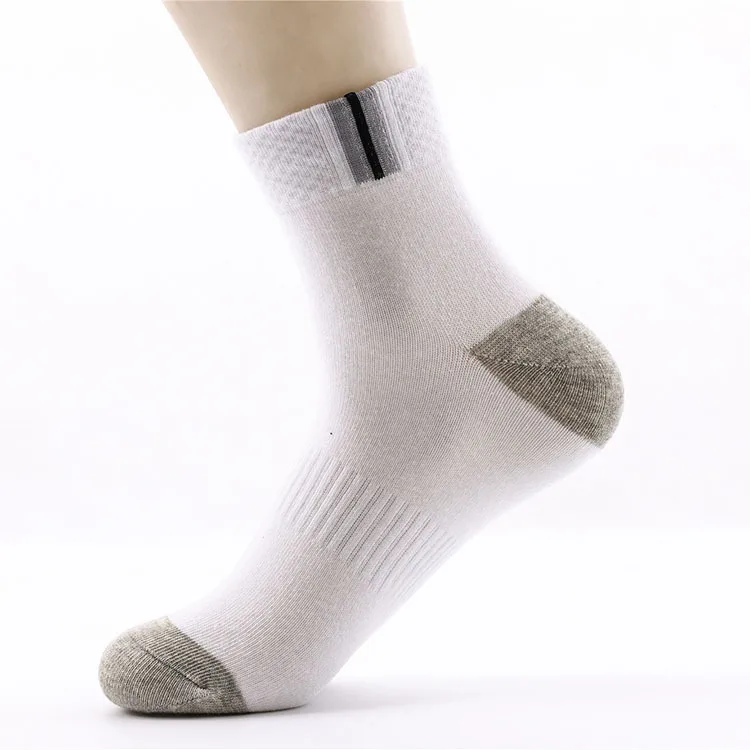 

Mid -tube men's socks socks manufacturers wholesale mid -tube men's solid color adult socks sports socks and foot bath
