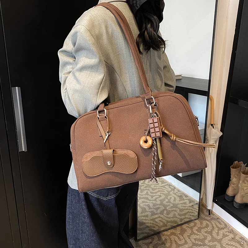 حقائب بولينج نسائية كبيرة الحجم من جلد الغزال لون...