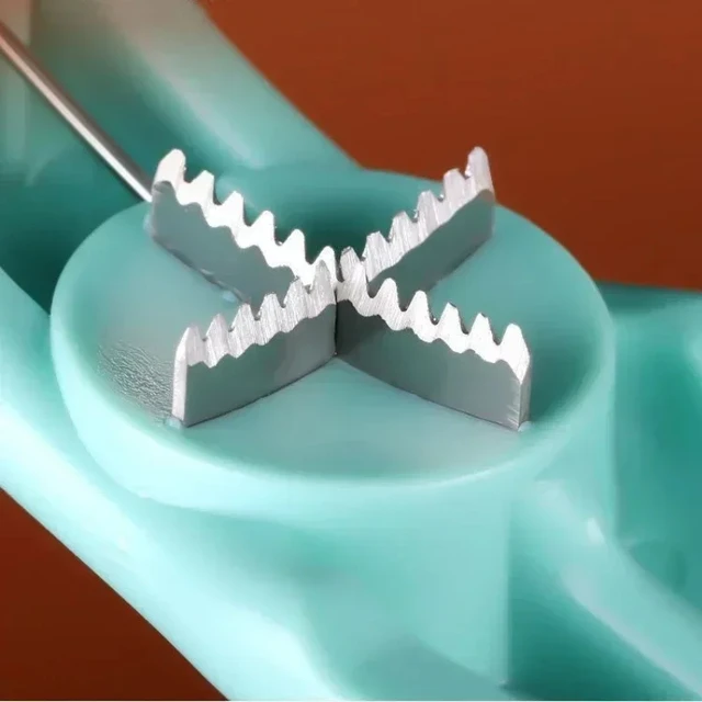 Nuts Sheller Chestnut คลิปวอลนัทคีมบ้านโลหะ Chestnut Sheller Nut เปิดเครื่องตัดปอกเปลือกเครื่องมือห้องครัว 4