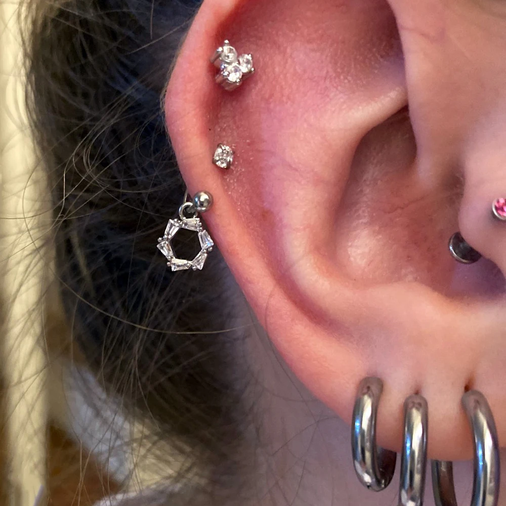 2db Rozsdamentes Acél Minimális Kristálytiszta Cetanzahl Sztár Fül studs Fülbevaló Nők Érlelődik Hajócsavar tragus Porc conch daith Nyilalló ékszer