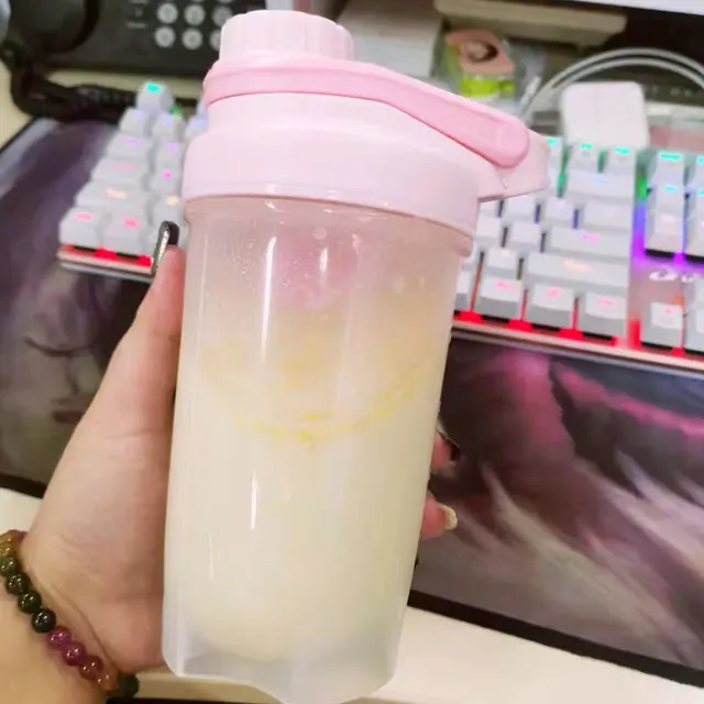 500ml/700ml Portable Protein Powder Shaker Bottle Leak Proof Sports Mixing Cup Water Bottle for Gym Fitness Training with Scale 4