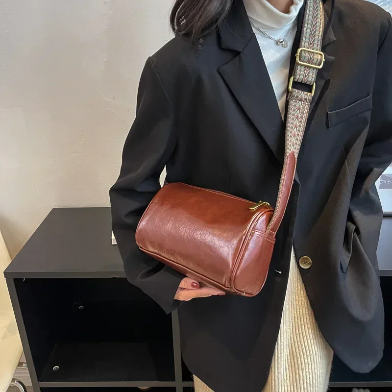 Vintage Shoulder Bag for Women Fashion Wide Strap Crossbody Bag Retro Pillow Messenger Handbag Ladies Tote Clutchs Purses Tote