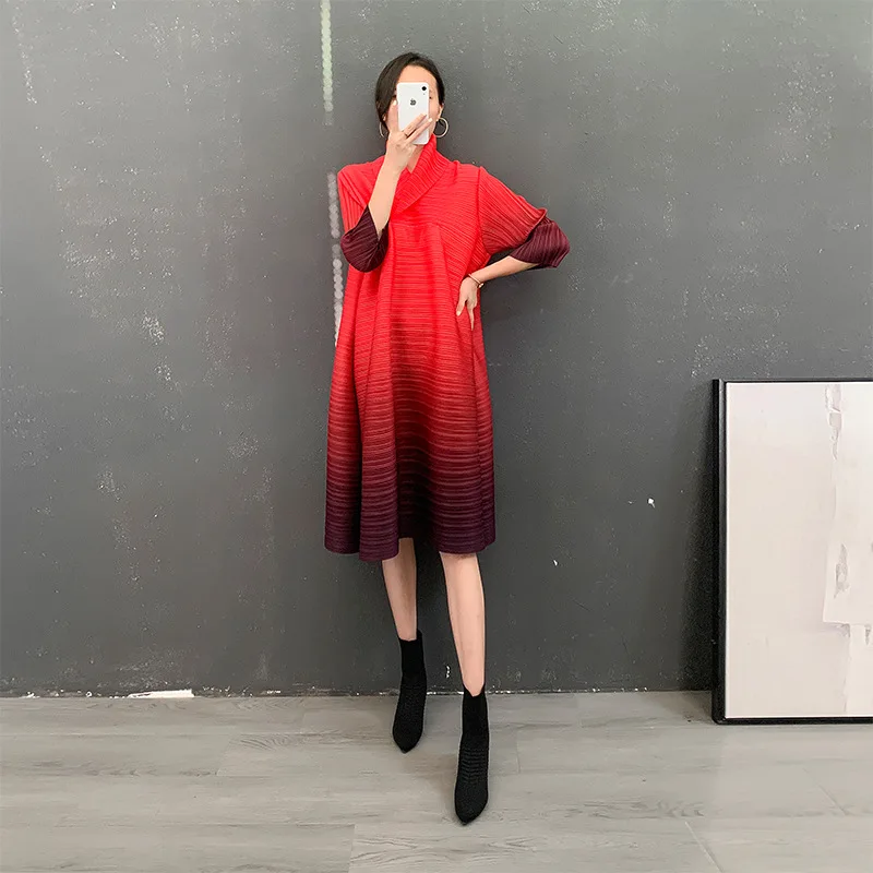 

2022 spring and summer new lily pleated women's V-neck dress three-quarter sleeves mid-length large swing A-line skirt trend