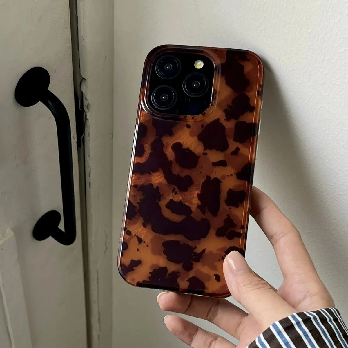 Amber Texture Leopard Print Laser Phone Case - Retro Stylish Soft Cover