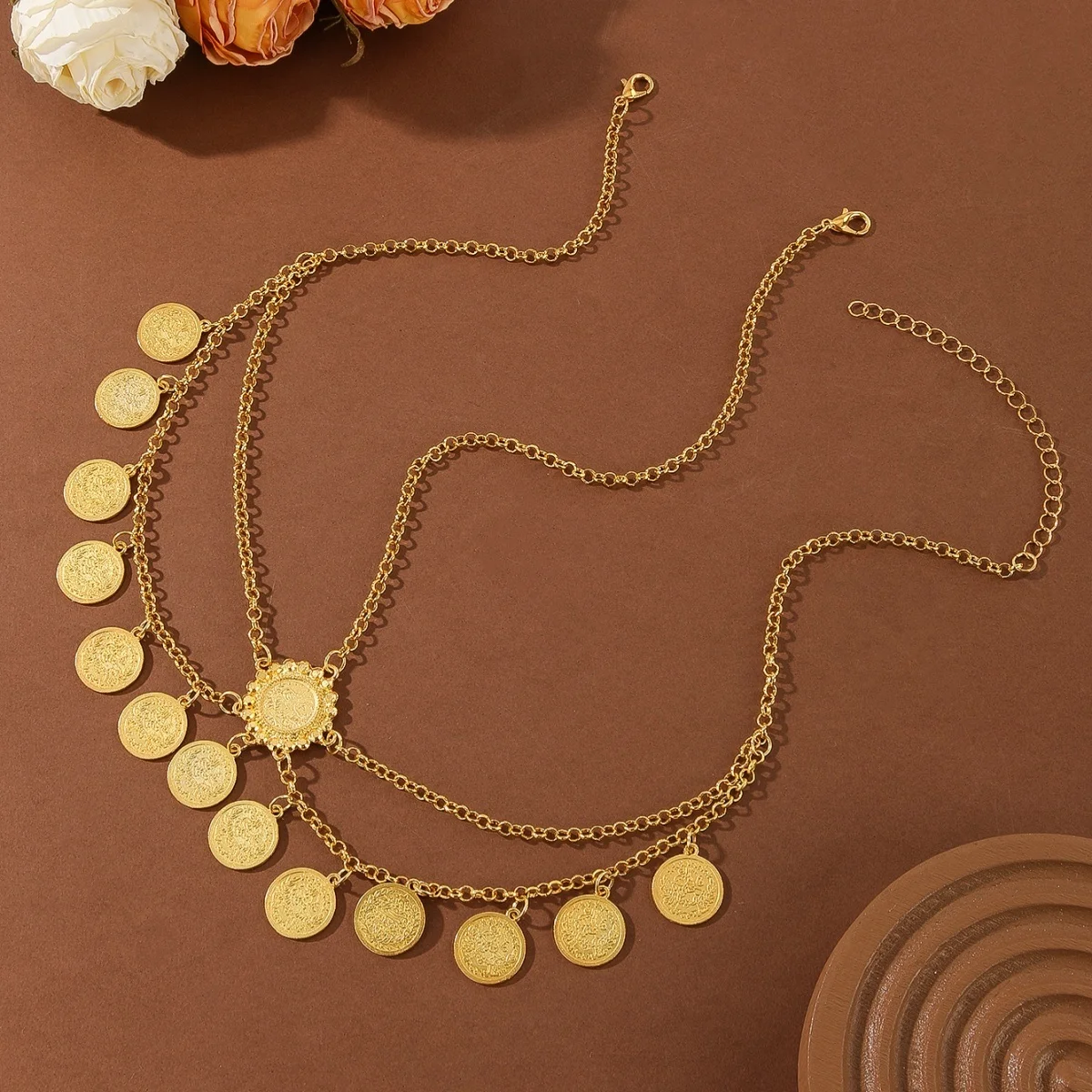 سلسلة الجبين الذهبية بالعملات – لمسة شرقية فاخرة