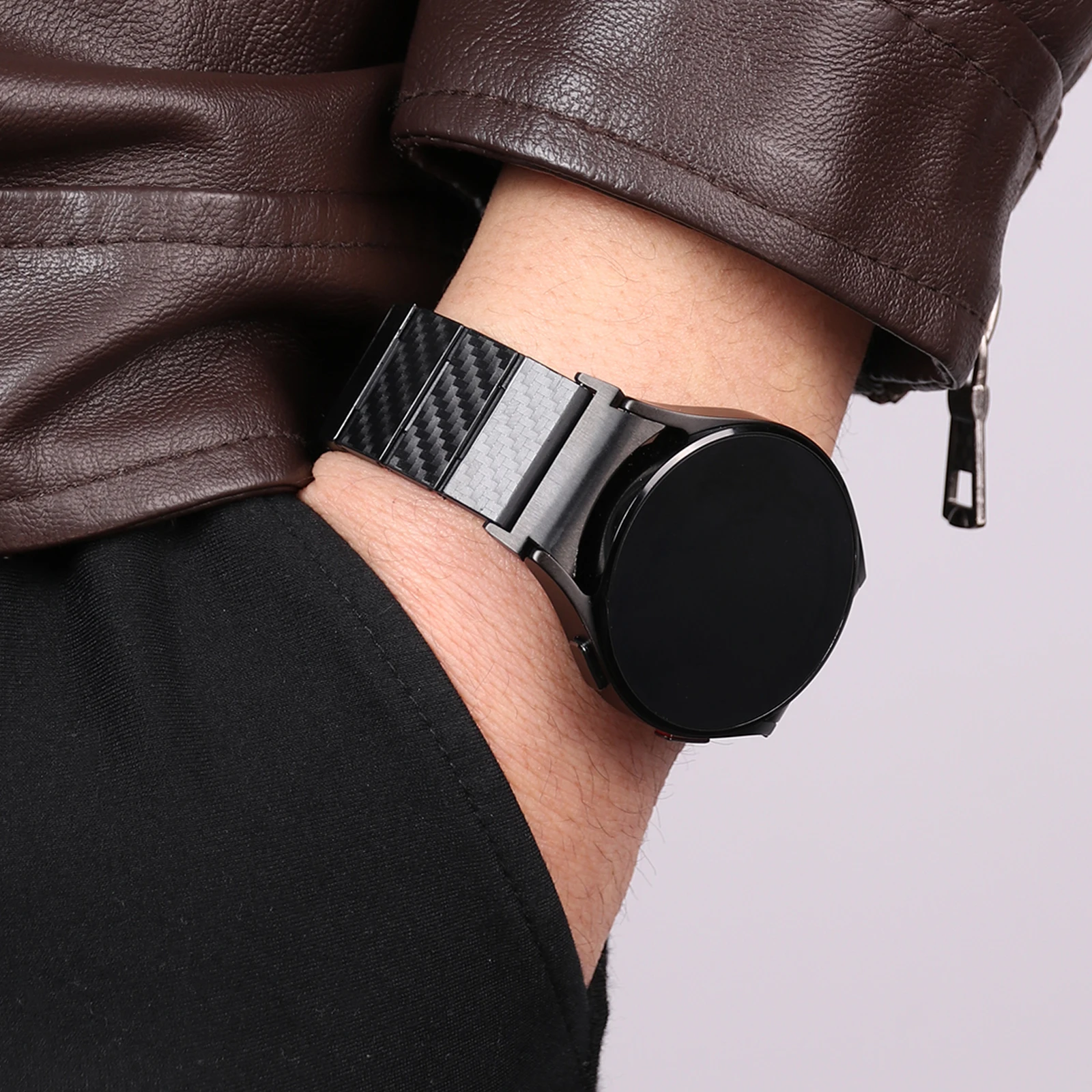 Luxury Carbon Fiber Smartwatch Band - Premium Design and Craftsmanship
