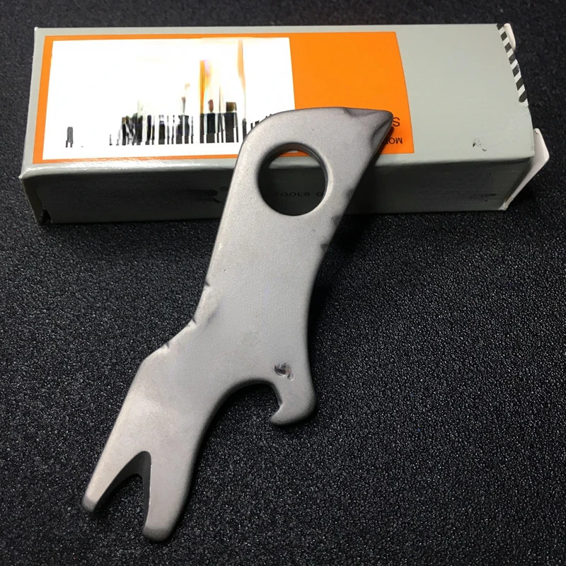 

EDC Portable Multi-Function Small Tool Bottle Opener Mini Wrecking Bar Nail Keychain Pendant