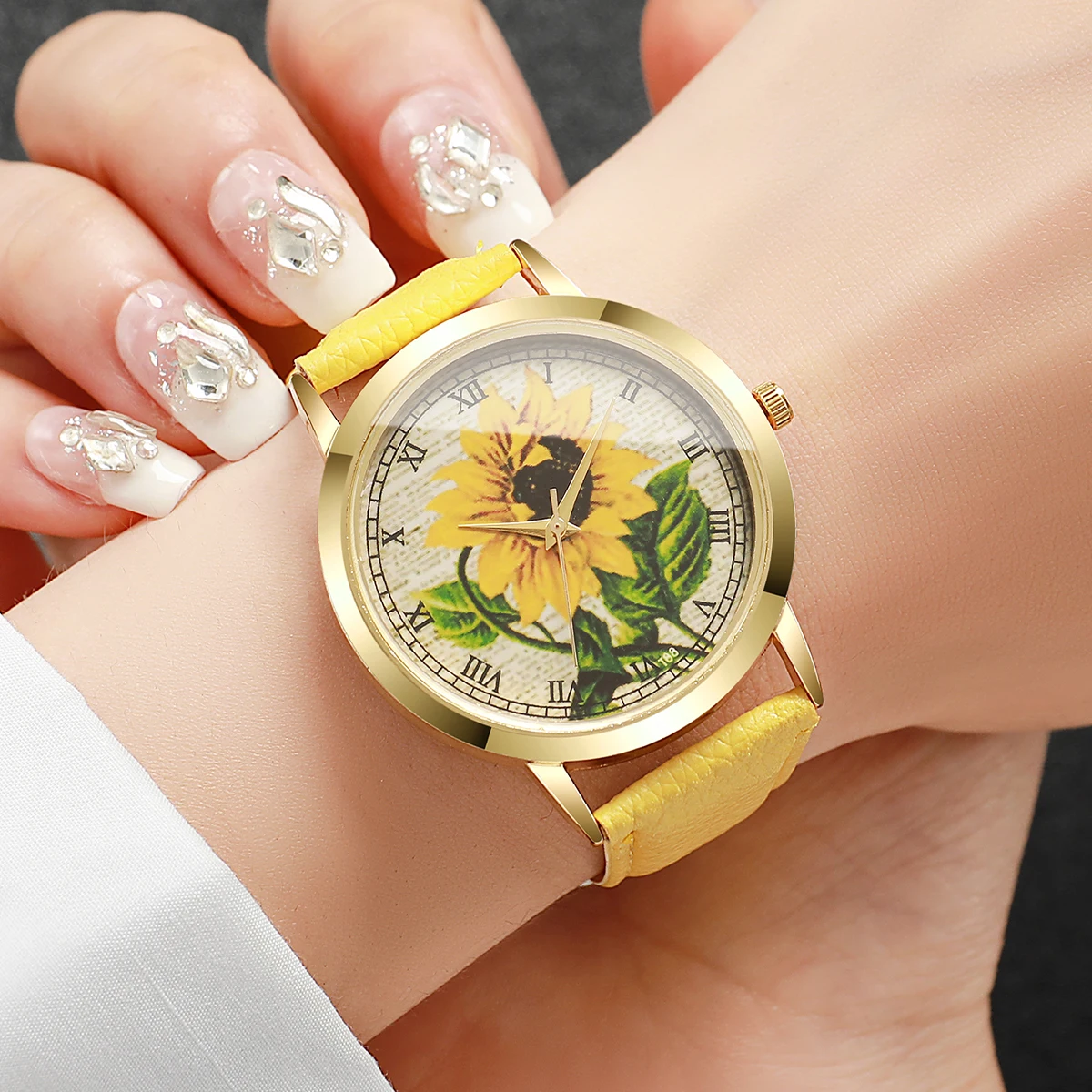 1pcs Women's Gift Watch Fashion Casual Roman Scale Sunflower Dial Classic Elegance Quartz Watch ( Box Not Included)