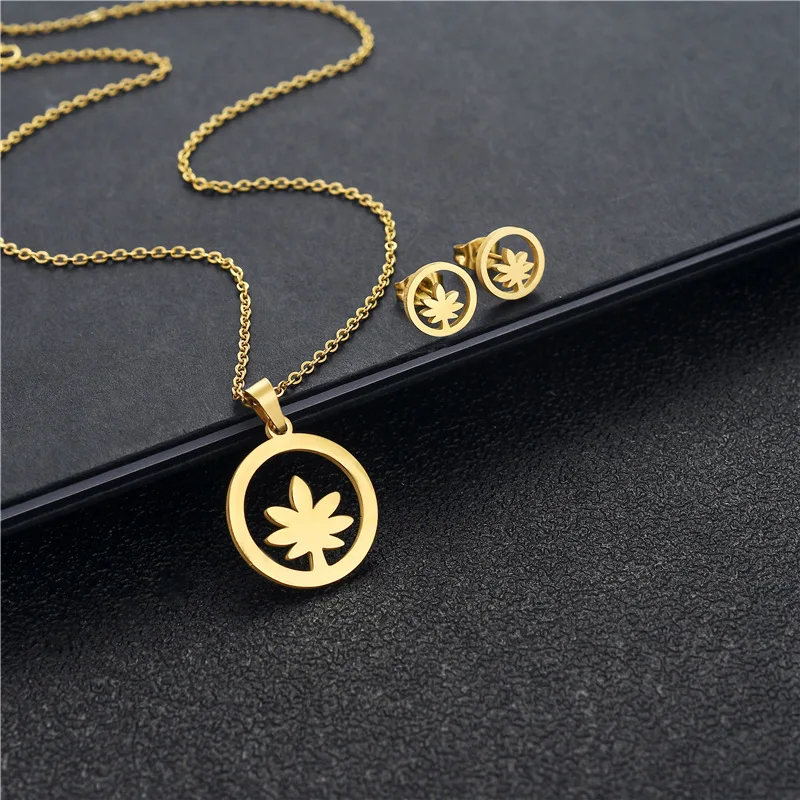 

European and American Stainless Steel Maple Leaf Earrings Necklace Set, Female Leaf Necklace, Clavicle Chain, Female