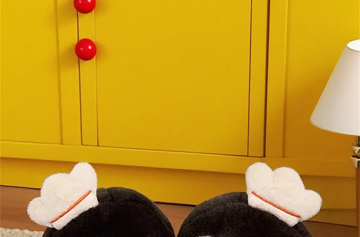 2025 neue schöne rote Nase-Pinguin-Hausschuhe für Mädchen zu Hause, flauschige Rutschen, dicke Sohle, rutschfeste Wohnzimmer-Hausschuhe – Detail 18