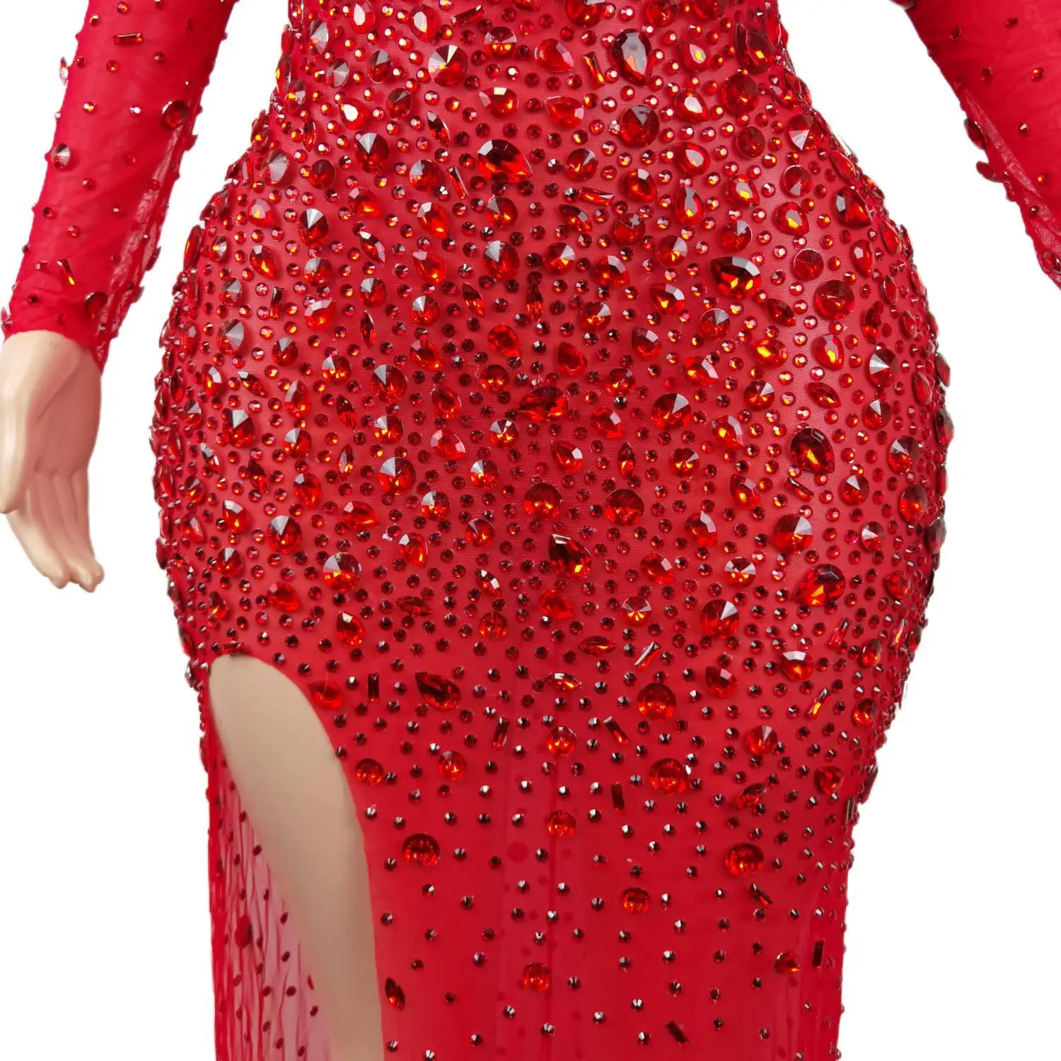 Рисунок 6 - Потрясающие красные платья с высоким