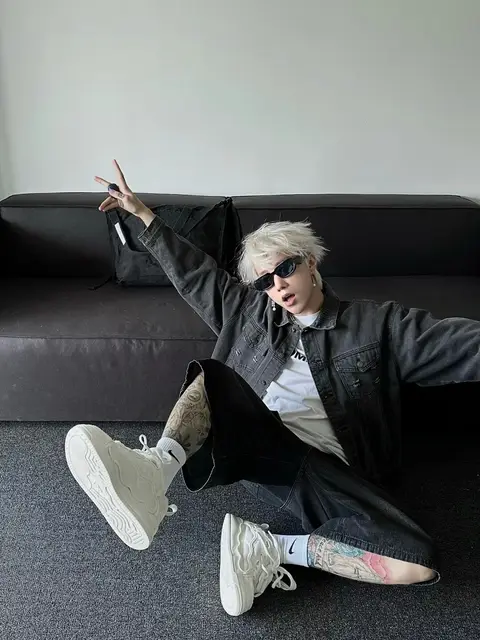 REDDACHIC 남성용 블랙 브러시 크롭 청바지: 스타일과 편안함의 완벽한 조화